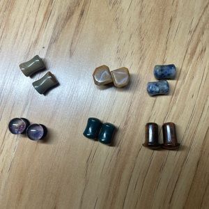 Pack of mixed 0g stone and glass plugs.